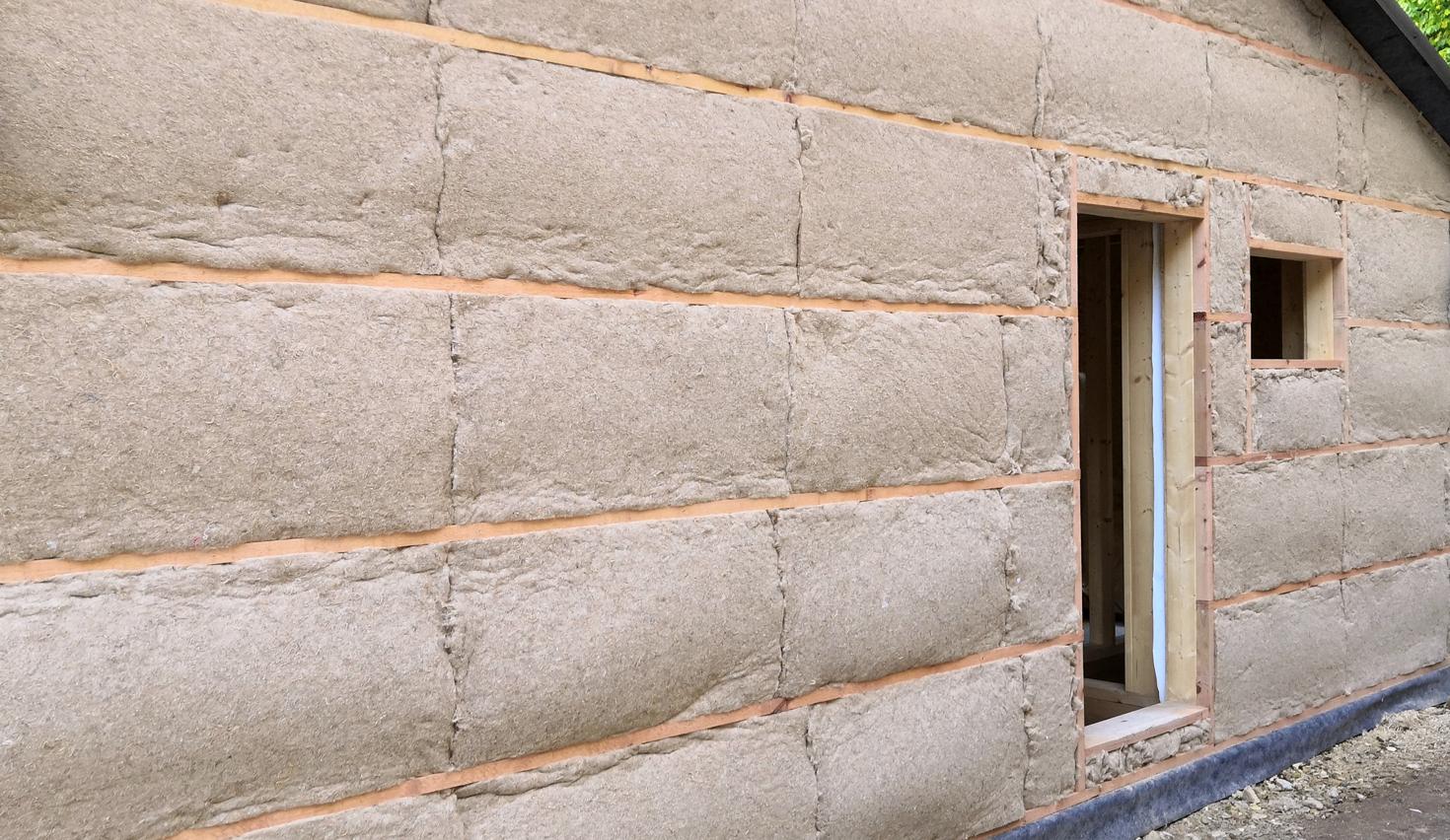 Außenwand mit ökologischer Flachsdämmung im nachhaltigen Hausbau